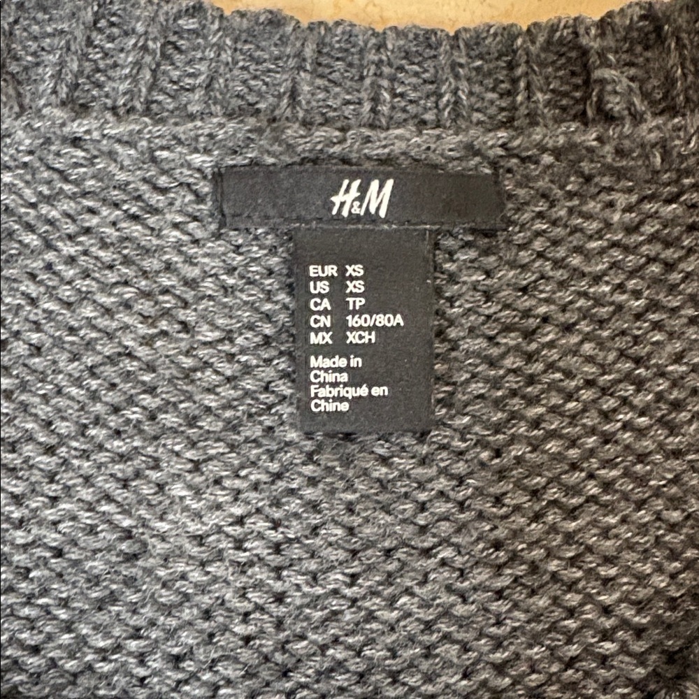 ⭐️ H&M Charcoal Knit vest with faux fur- XS - Picture 3 of 10